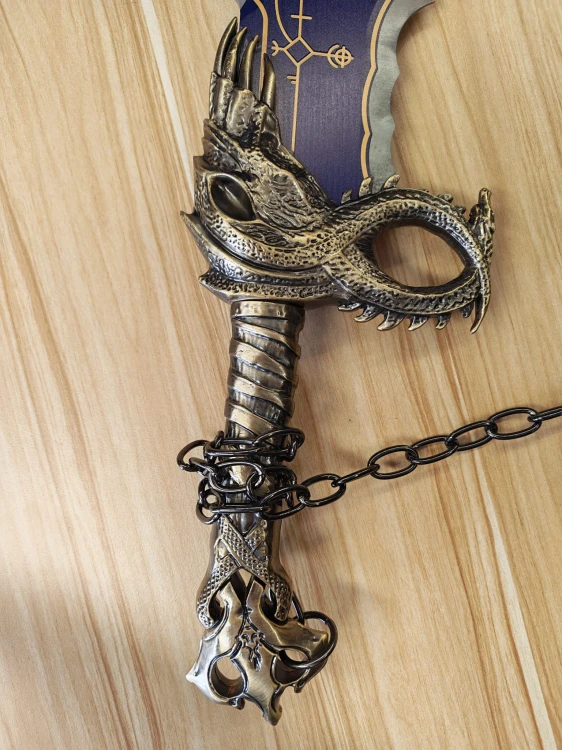 Ostrza Chaosu Kratos God of War 54 cm zestaw 2 replik z tablicą ścienną.png.jpeg