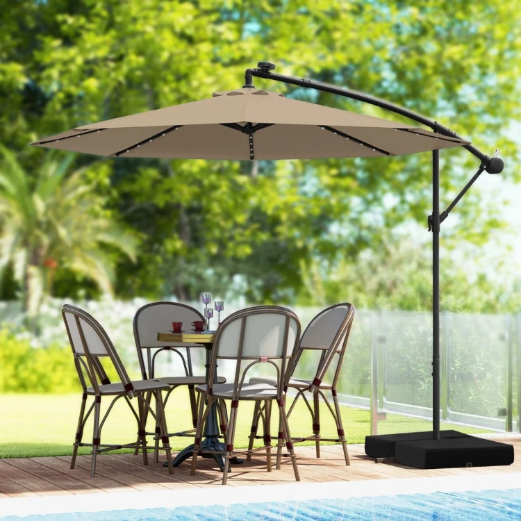 Parasol-ogrodowy-z-wysiegnikiem-i-oswietleniem-LEDg.webp